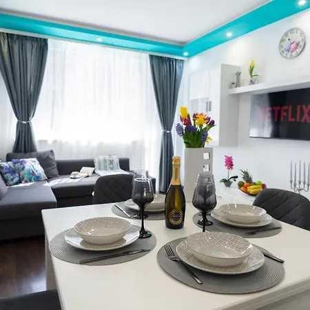 Luxury 2 Bedroom In *