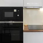 شقة Luxury 2br Retreat In فارنا
