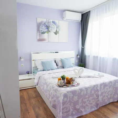 Апартамент Luxury 2br Retreat In Варна