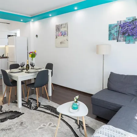 Luxury 2 Bedroom In *